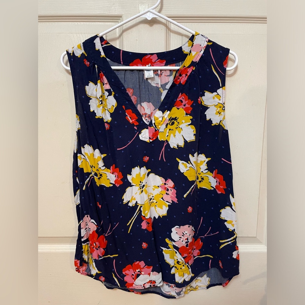 3/$15 Old Navy sleeveless top